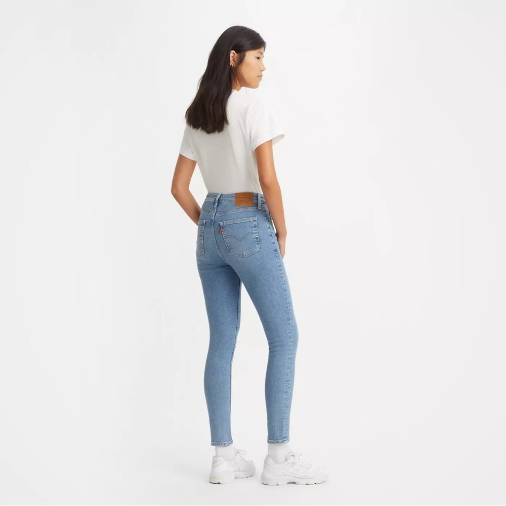 Levi’s 721 High Rise Skinny Light Wash Jeans